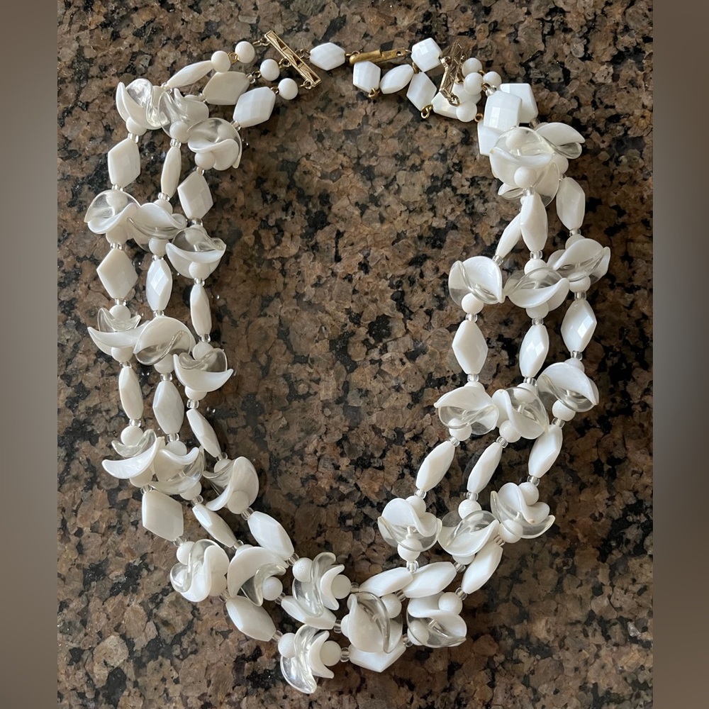 Vintage 60s white clear bead necklace